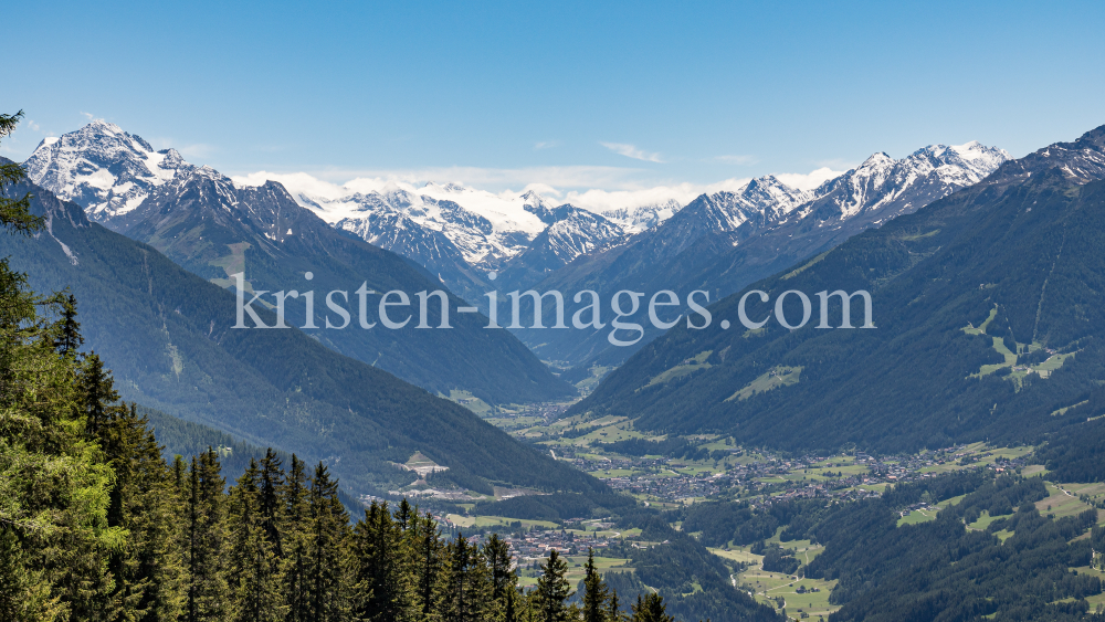 Blick vom Patscherkofel in das Stubaital, Tirol, Austria by kristen-images.com