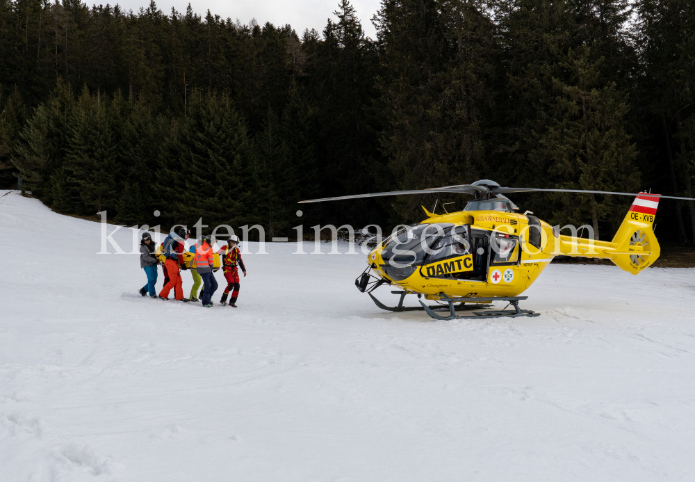 ÖAMTC Rettungshubschrauber / Notarzthubschrauber by kristen-images.com