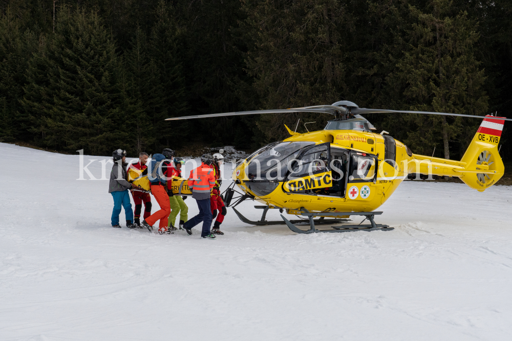 ÖAMTC Rettungshubschrauber / Notarzthubschrauber by kristen-images.com