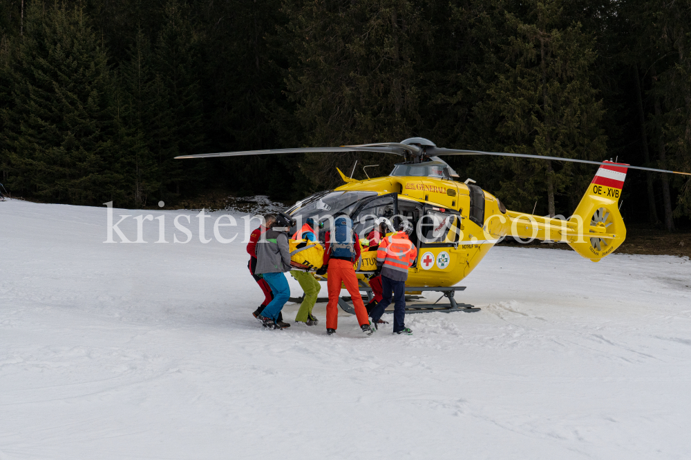 ÖAMTC Rettungshubschrauber / Notarzthubschrauber by kristen-images.com