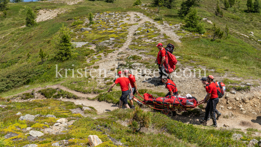 Bergung eines Verunglückten / Bergrettung / Tirol, Austria by kristen-images.com