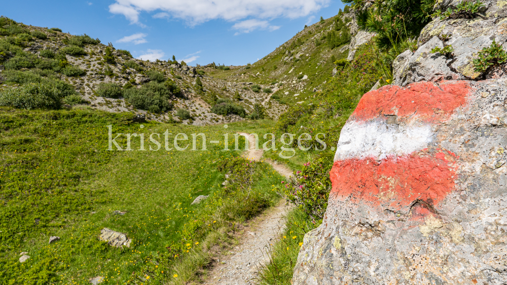 Wegmarkierung rot weiss rot / Patscherkofel, Tirol, Austria by kristen-images.com