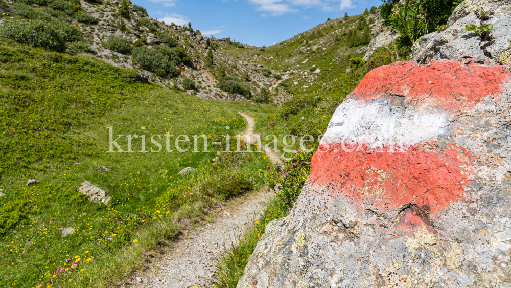 Wegmarkierung rot weiss rot / Patscherkofel, Tirol, Austria by kristen-images.com