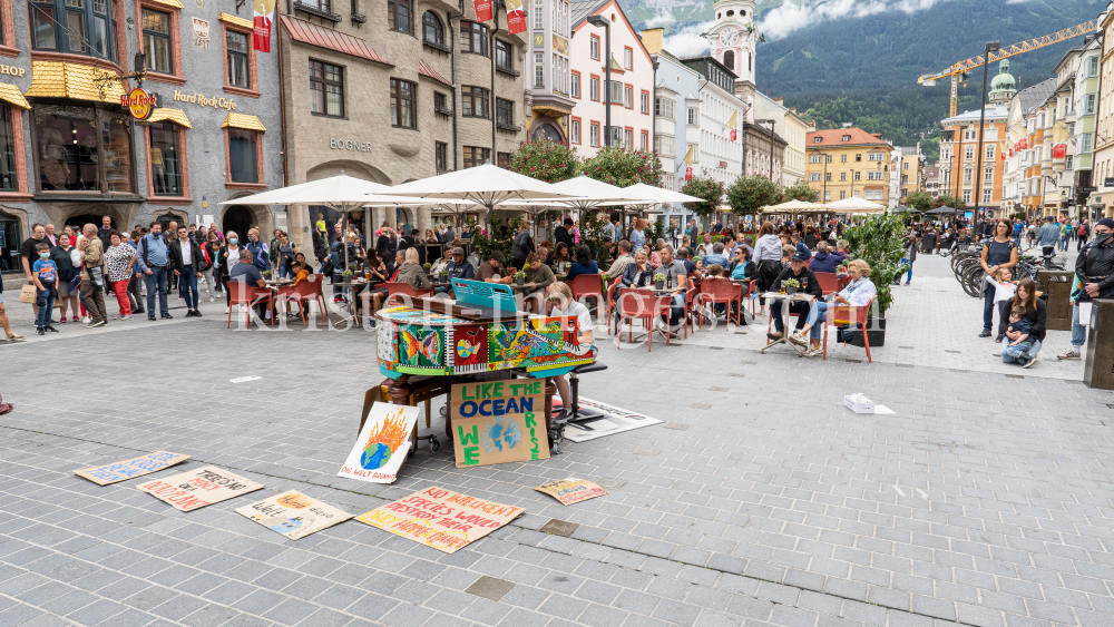 Open Piano / Maria-Theresien-Straße, Innsbruck, Tirol, Austria by kristen-images.com