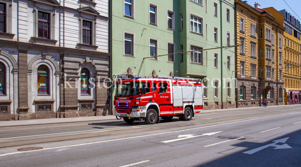 Berufsfeuerwehr Innsbruck im Einsatz / Feuerwehr  by kristen-images.com