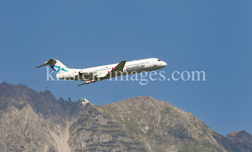 Avantiair Flugzeug, Ferienflieger by kristen-images.com