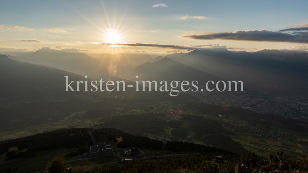 Sonnenuntergang über dem Inntal, Innsbruck, Tirol, Austria by kristen-images.com