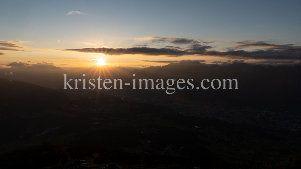 Sonnenuntergang über dem Inntal, Innsbruck, Tirol, Austria by kristen-images.com