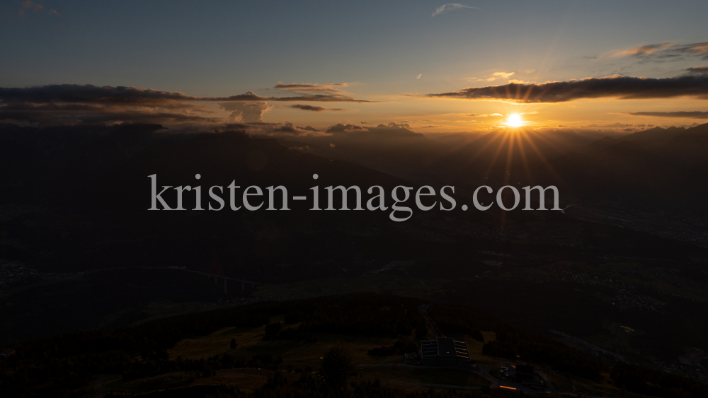 Sonnenuntergang über dem Inntal, Innsbruck, Tirol, Austria by kristen-images.com