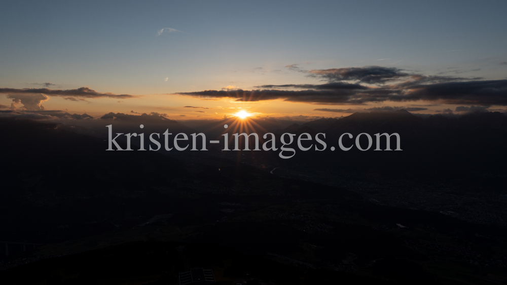 Sonnenuntergang über dem Inntal, Innsbruck, Tirol, Austria by kristen-images.com