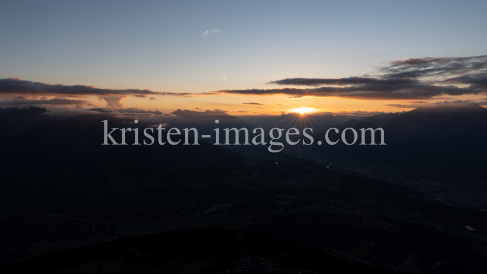 Sonnenuntergang über dem Inntal, Innsbruck, Tirol, Austria by kristen-images.com