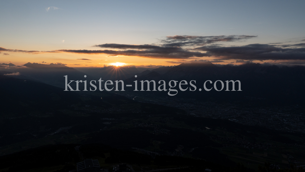 Sonnenuntergang über dem Inntal, Innsbruck, Tirol, Austria by kristen-images.com