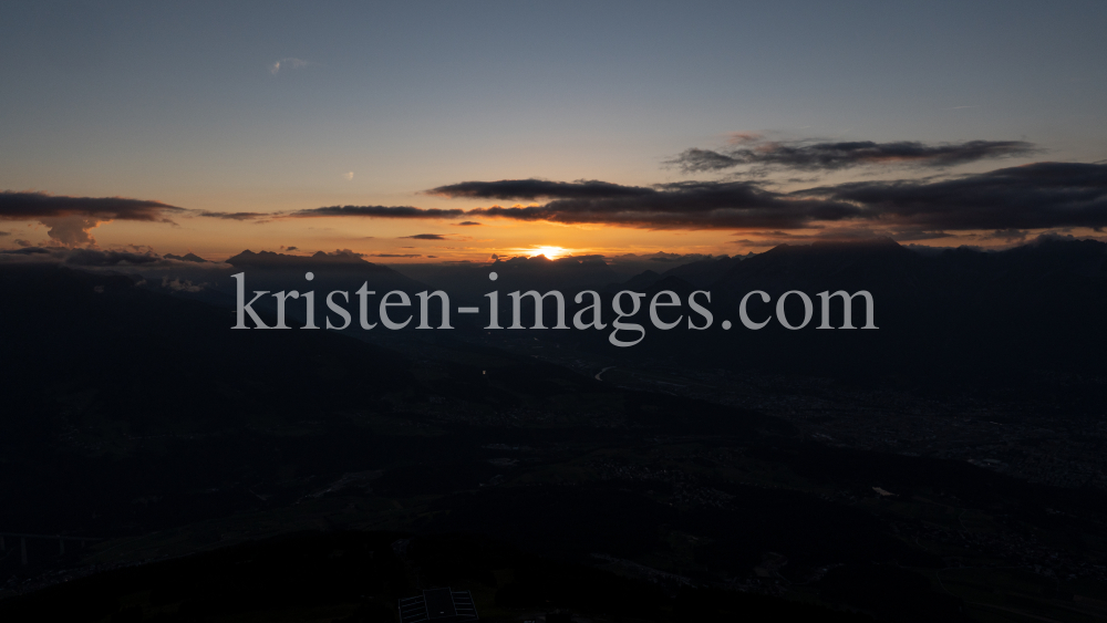 Sonnenuntergang über dem Inntal, Innsbruck, Tirol, Austria by kristen-images.com