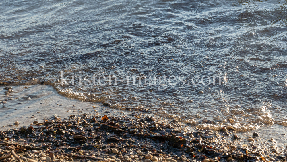 Seeufer / Erholungsgebiet Ambach, Starnberger See, Bayern, Deutschland by kristen-images.com