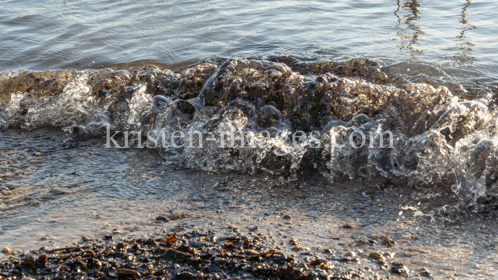 Seeufer / Erholungsgebiet Ambach, Starnberger See, Bayern, Deutschland by kristen-images.com