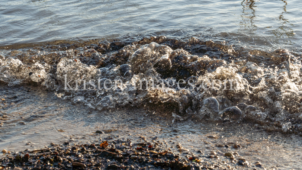 Seeufer / Erholungsgebiet Ambach, Starnberger See, Bayern, Deutschland by kristen-images.com