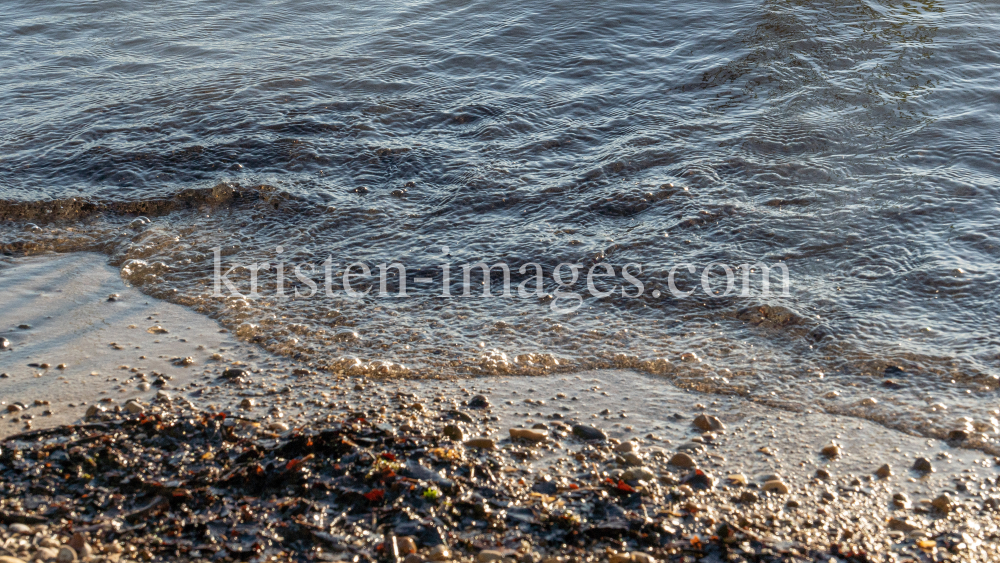 Seeufer / Erholungsgebiet Ambach, Starnberger See, Bayern, Deutschland by kristen-images.com