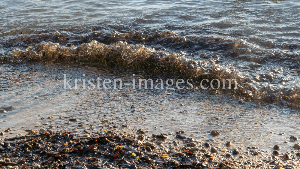 Seeufer / Erholungsgebiet Ambach, Starnberger See, Bayern, Deutschland by kristen-images.com