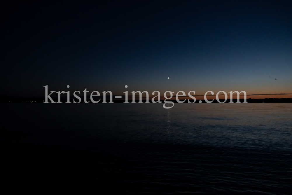 Abendstimmung / Erholungsgebiet Ambach, Starnberger See, Bayern, Deutschland by kristen-images.com