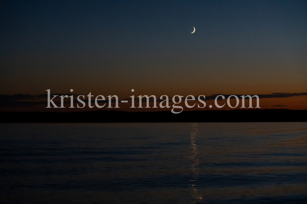 Abendstimmung / Erholungsgebiet Ambach, Starnberger See, Bayern, Deutschland by kristen-images.com