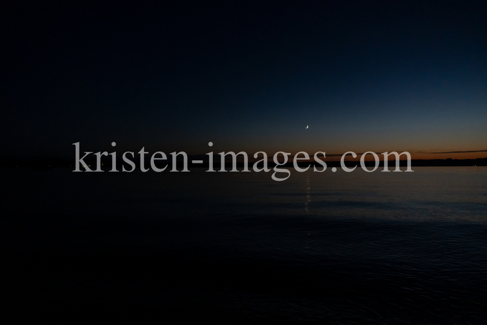 Abendstimmung / Erholungsgebiet Ambach, Starnberger See, Bayern, Deutschland by kristen-images.com