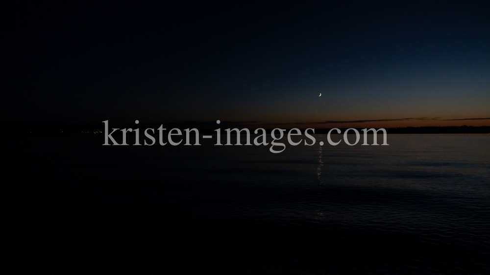 Abendstimmung / Erholungsgebiet Ambach, Starnberger See, Bayern, Deutschland by kristen-images.com