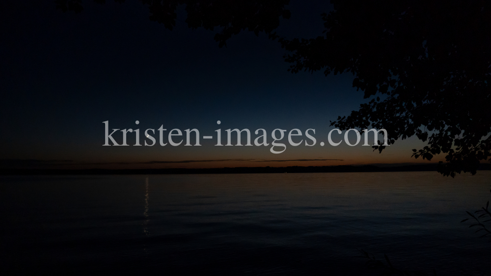 Abendstimmung / Erholungsgebiet Ambach, Starnberger See, Bayern, Deutschland by kristen-images.com