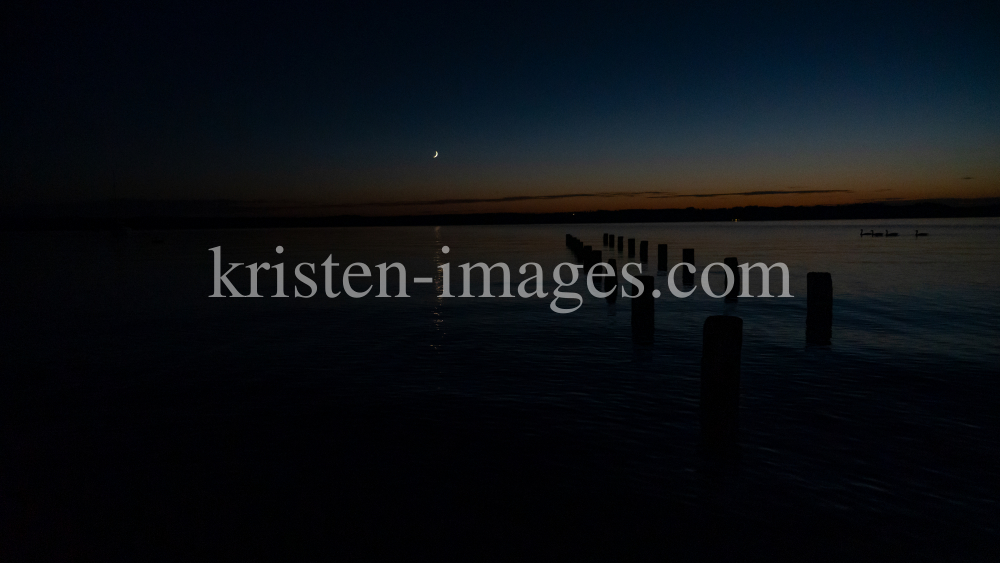 Abendstimmung / Erholungsgebiet Ambach, Starnberger See, Bayern, Deutschland by kristen-images.com