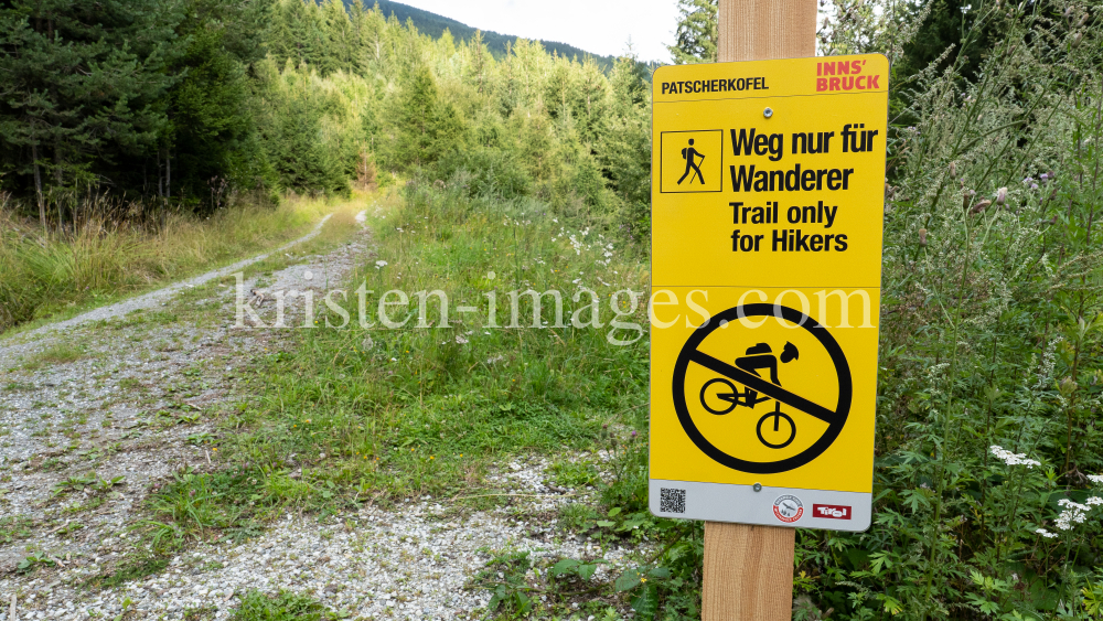 Mountainbiken, Radfahren verboten by kristen-images.com