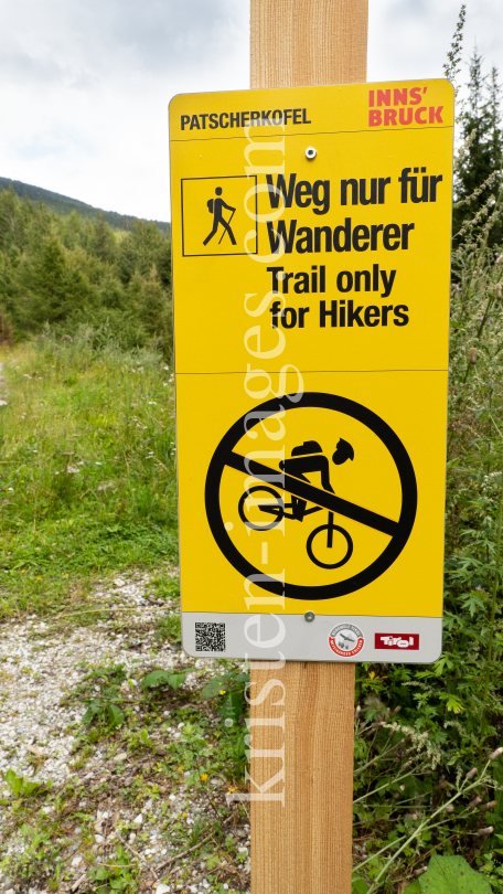 Mountainbiken, Radfahren verboten by kristen-images.com