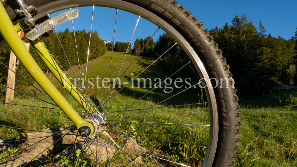 Mountainbike by kristen-images.com