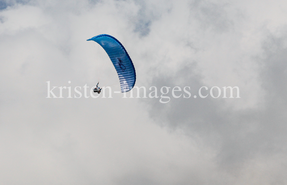 Paragleiter, Gleitschirm / Fulpmes, Stubaital, Tirol, Austria by kristen-images.com