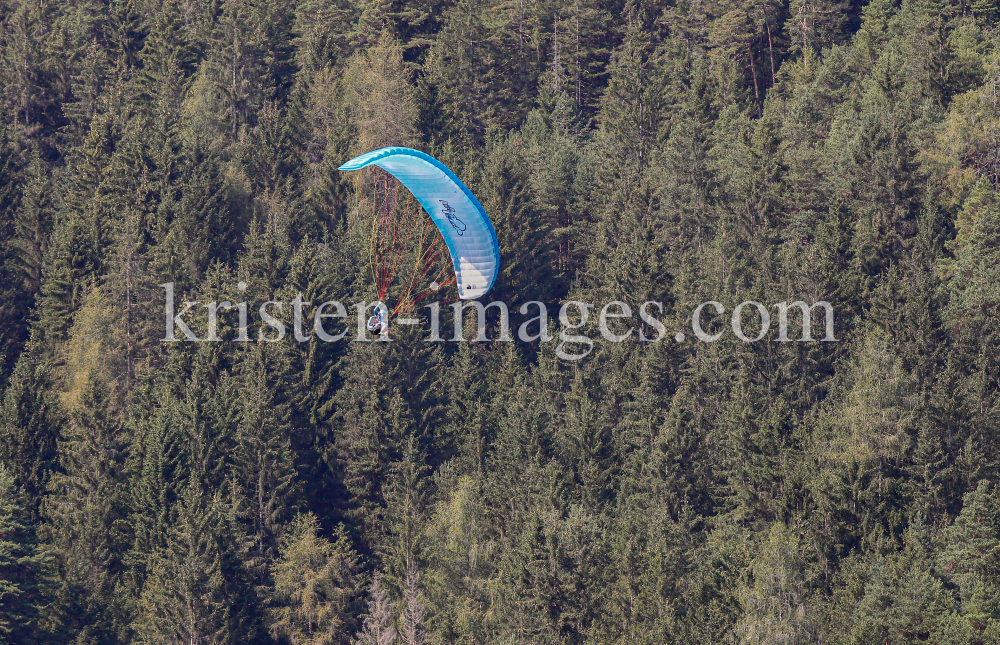 Paragleiter, Gleitschirm / Fulpmes, Stubaital, Tirol, Austria by kristen-images.com