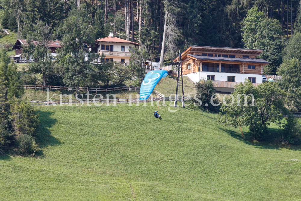 Paragleiter, Gleitschirm / Fulpmes, Stubaital, Tirol, Austria by kristen-images.com