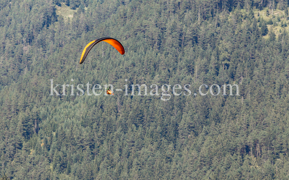 Paragleiter, Gleitschirm / Fulpmes, Stubaital, Tirol, Austria by kristen-images.com