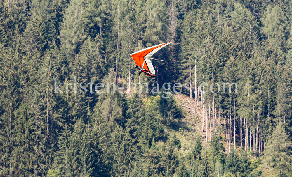 Hängegleiter, Drachenfliegen / Stubaital, Fulpmes, Tirol, Austria by kristen-images.com