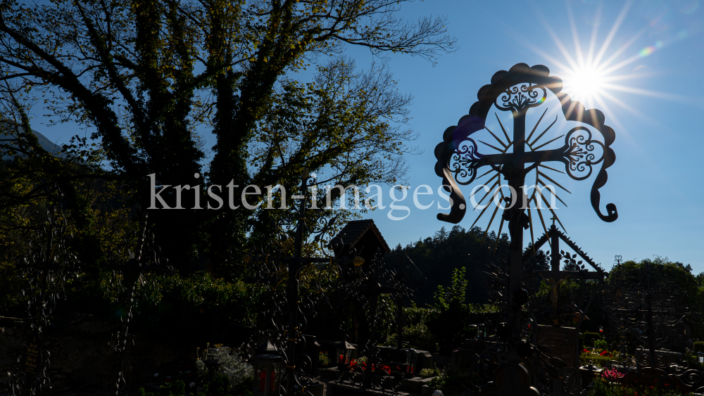 Friedhof der Pfarrkirche Johannes der Täufer in Ampass, Tirol, Austria by kristen-images.com