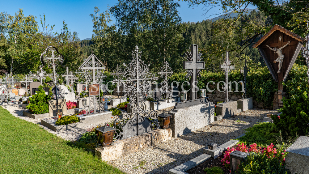 Friedhof der Pfarrkirche Johannes der Täufer in Ampass, Tirol, Austria by kristen-images.com