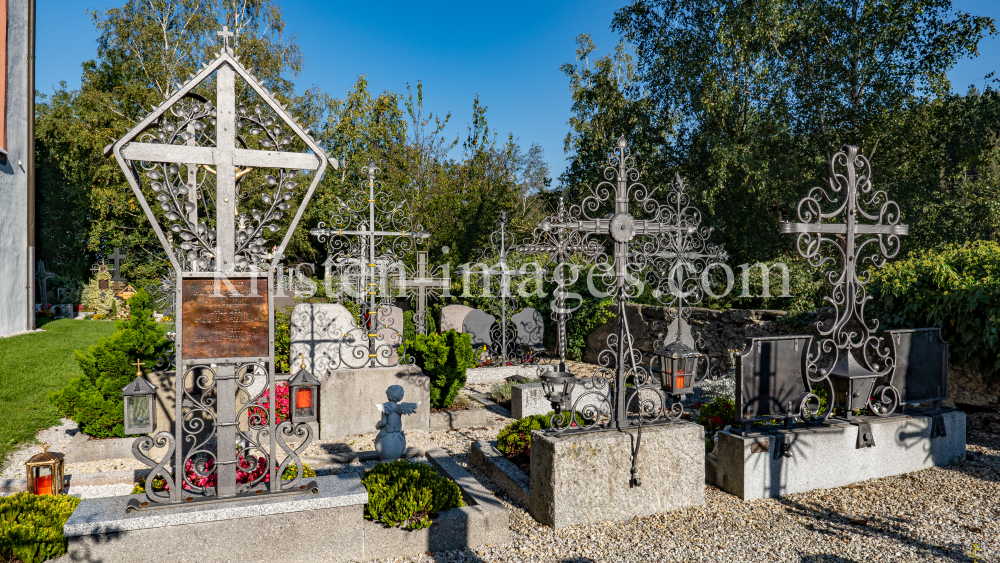 Friedhof der Pfarrkirche Johannes der Täufer in Ampass, Tirol, Austria by kristen-images.com