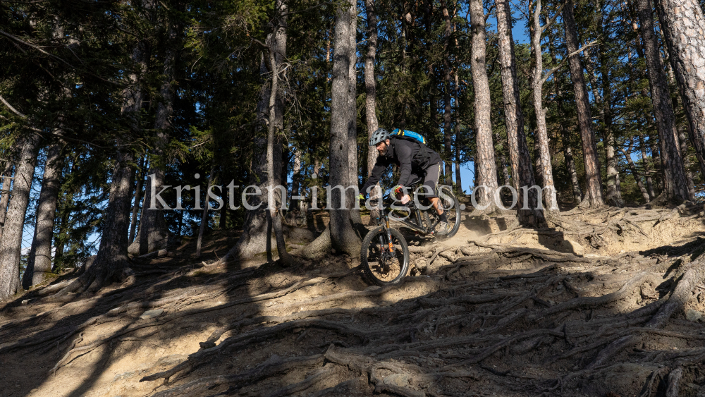 Mountainbiker, Downhiller /  Viller Kopf, Paschberg, Vill, Innsbruck, Tirol, Austria by kristen-images.com