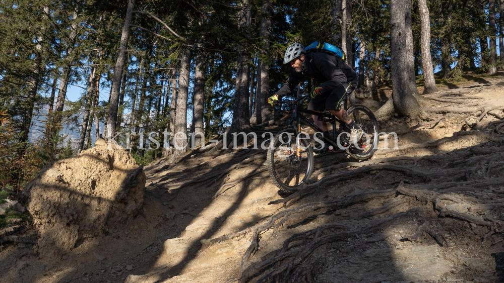 Mountainbiker, Downhiller /  Viller Kopf, Paschberg, Vill, Innsbruck, Tirol, Austria by kristen-images.com