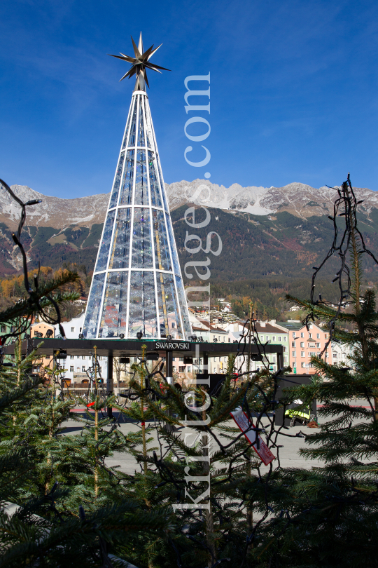 Christbaum von Swarovski / Marktplatz, Innsbruck, Tirol, Austria by kristen-images.com