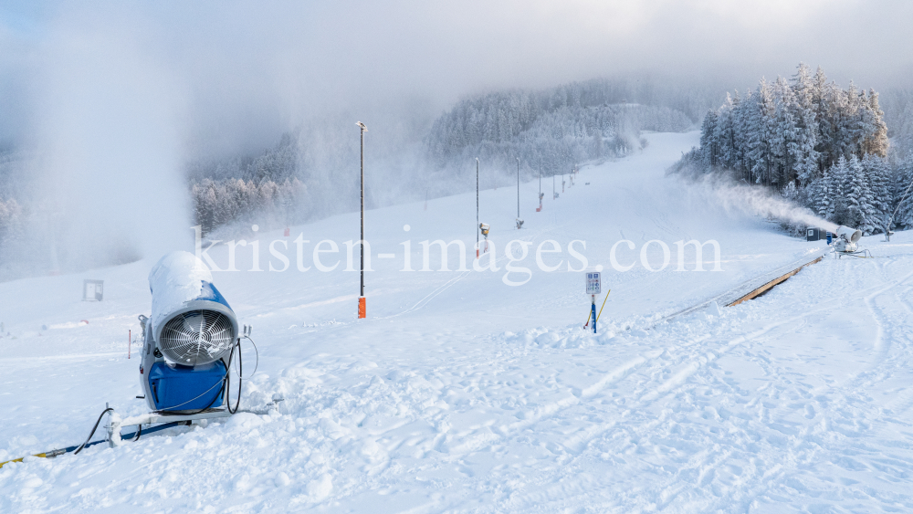 Schneekanonen / Heiligwasserwiese, Patscherkofel, Igls, Innsbruck, Tirol, Austria by kristen-images.com