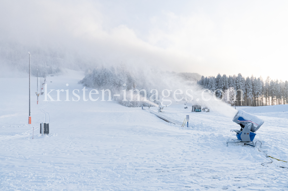 Schneekanonen / Heiligwasserwiese, Patscherkofel, Igls, Innsbruck, Tirol, Austria by kristen-images.com