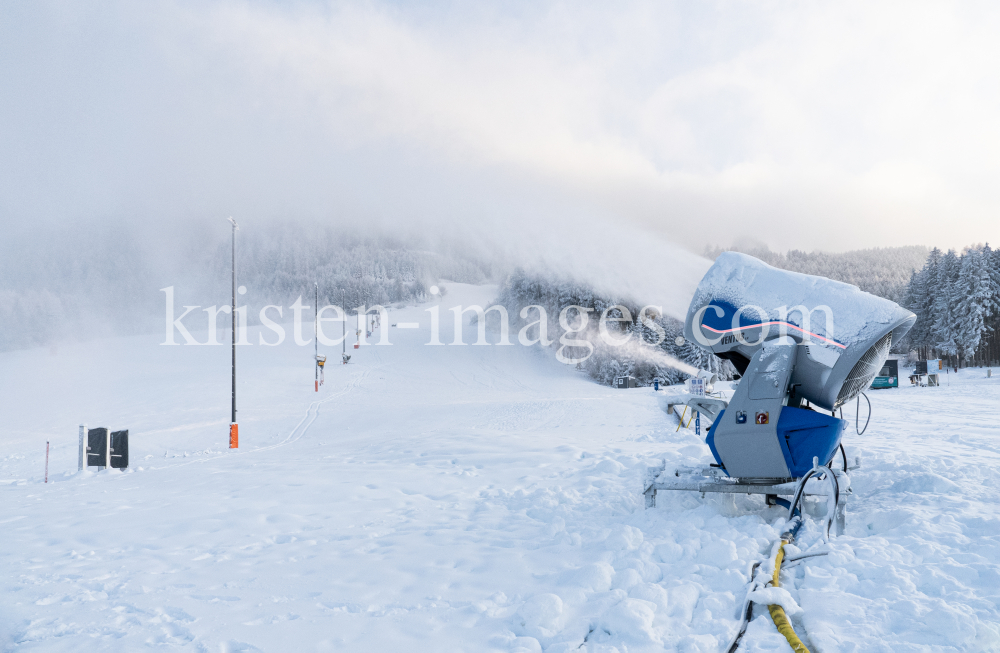 Schneekanonen / Heiligwasserwiese, Patscherkofel, Igls, Innsbruck, Tirol, Austria by kristen-images.com