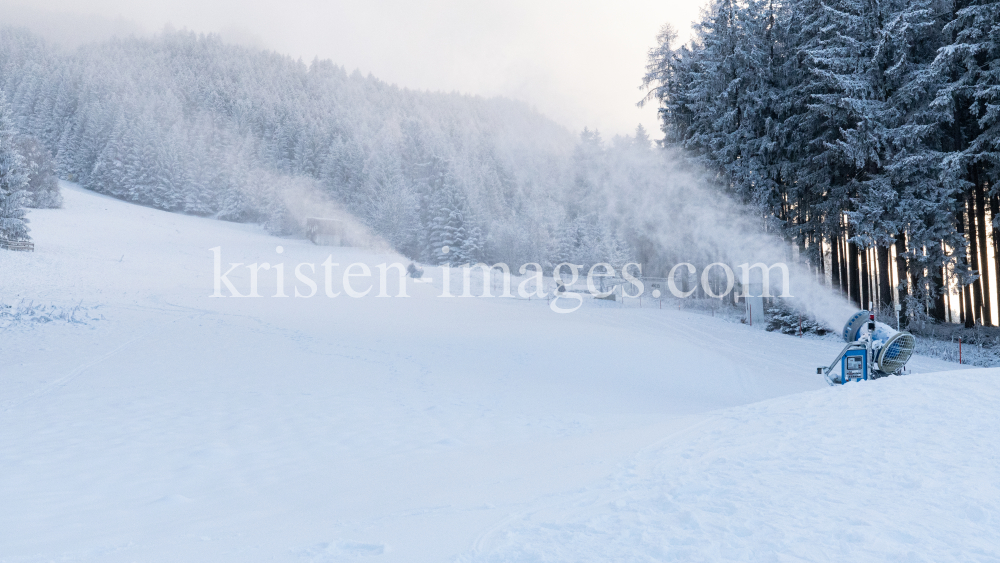 Schneekanonen / Zielschuss Olympiaabfahrt, Patscherkofel, Igls, Innsbruck, Tirol, Austria by kristen-images.com