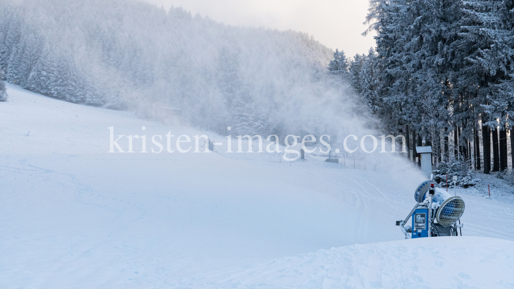 Schneekanonen / Zielschuss Olympiaabfahrt, Patscherkofel, Igls, Innsbruck, Tirol, Austria by kristen-images.com