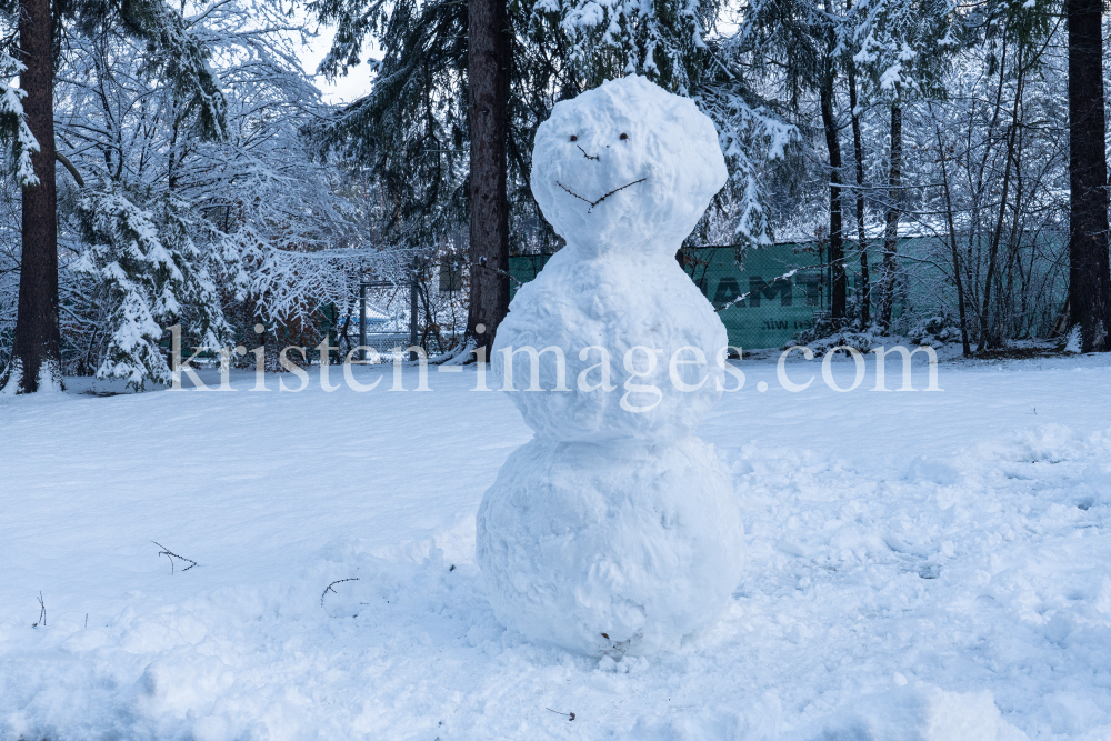 Schneemann im Kurpark Igls, Innsbruck, Tirol, Austria by kristen-images.com