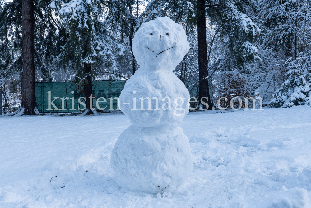 Schneemann im Kurpark Igls, Innsbruck, Tirol, Austria by kristen-images.com