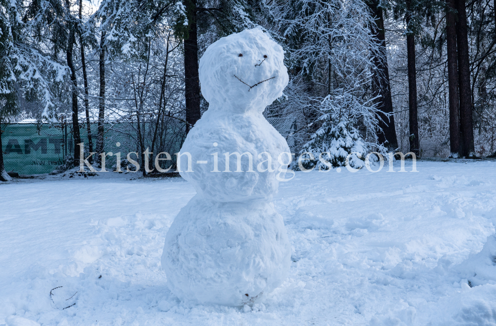 Schneemann im Kurpark Igls, Innsbruck, Tirol, Austria by kristen-images.com